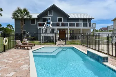 Image de Beautiful Remodeled All Decked Out