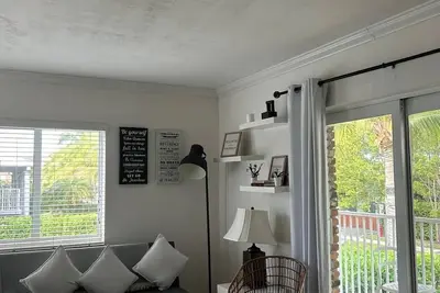 Image de Cozy Beach Apartment in Key Biscayne —5 min walk to Beach