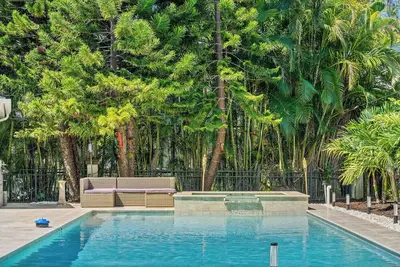 Image de Newly renovated classic villa in exclusive neighborhood.