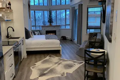 Image de Luxury King Suite in Village North- The Nest