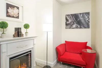 Image de Playful Loft In The 1st Historic Usa Neighborhood