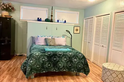 Image de Studio in Town Center - between the Beach and Giant Redwoods