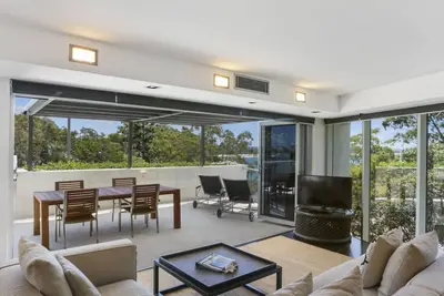 Image de This spectacular true luxury penthouse encompassing the top floor