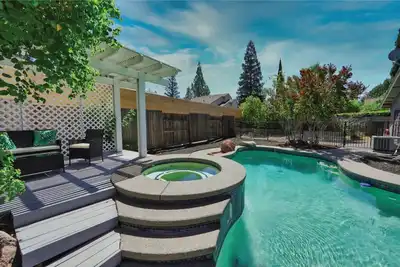 Image de Home with Pool/Spa and Air Hockey Table