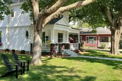 Image de 1910 Historic Hill Avenue Home