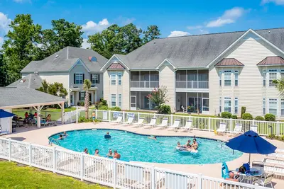 Image de Comfortable townhome with loft, shared pool, WiFi, Ac, & W/D - near beach & golf