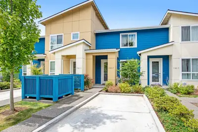 Image de Three-story townhome with gas firepit & patio - near West Seattle & ferries