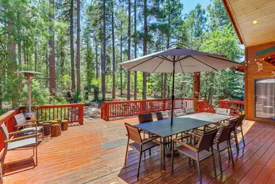 Image de Hot Tub & Game Room: All-Season Pinetop Cabin