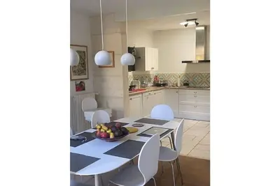 Image de Maison chaleureuse avec parking gratuit à 50 m