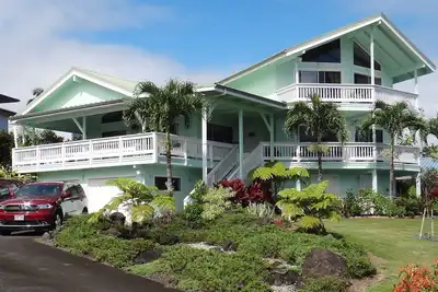 Image de Reservations resumed Quiet hilltop location overlooking Hilo Bay.