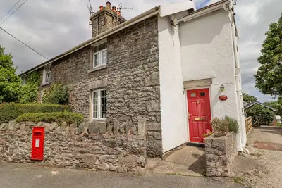 Image de The Old Post Office, pet friendly, with open fire in Old Colwyn