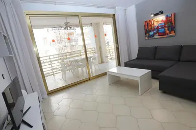 Image de Appartement en bord de mer avec grande terrasse, 2 chambres, climatisation et piscines, à Salou