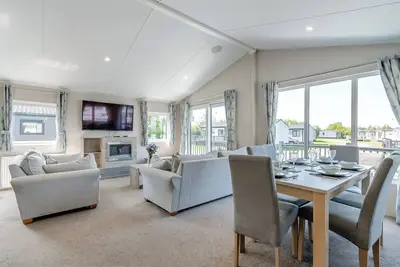 Image de Brand new for 2021. Outstanding, spacious lodge with one double and two twin.