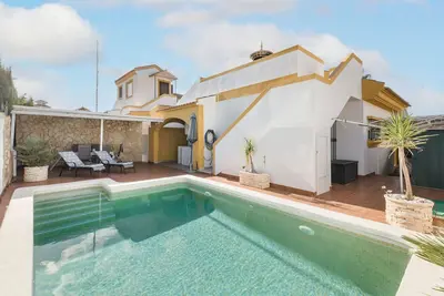 Image de Maison de vacances \"Villa Sueño\" avec vue sur les montagnes, piscine, Wi-Fi, terrasse et jardin.