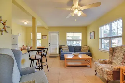 Image de Walk to Gulf: Madeira Beach Condo w/ Patio