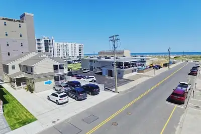 Image de Gorgeous Recently Renovated First Floor Beach Block Townhome!