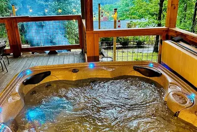 Image de Mtn View Retreat, Hot Tub, Game Room & Pizza Oven, Deck, Fire Pit & King Master