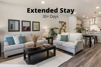 Image de Modern Farmhouse Townhome – Great Central Location