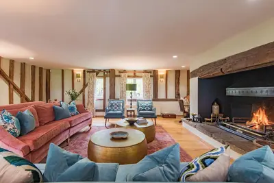 Image de Lower Standen Farmhouse by Bloom Stays that sleeps 13 guests in 5 bedrooms