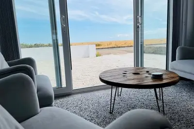 Image de Pass the Keys | Fabulous Beach Front Holiday Location!