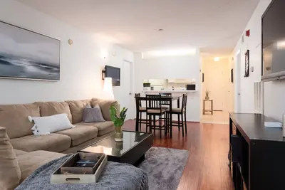Image de ❈❈ Spacious Condo with balcony mins to Uf, Shands, and Downtown ❈❈