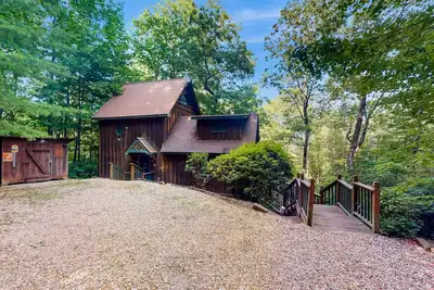 Image de Charming, dog-friendly cabin with a private hot tub, outdoor fireplace, & yard