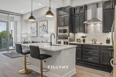 Image de Reluxme | Uptown-High Rise w/ Stunning Views