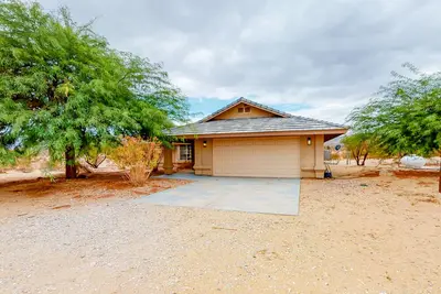 Image de Mountain-view desert retreat with central Ac, fireplace, lanai, & washr/dryer