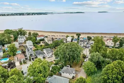 Image de Cozy, Modern, Charming Cottage 1min to the beach