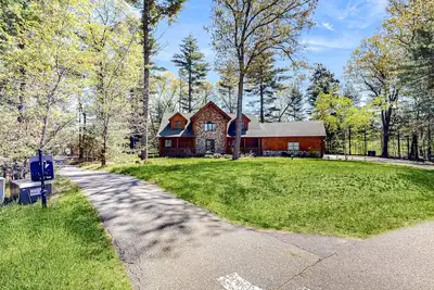 Image de 3br Golf Course-Front Cabin with Hot Tub, Game Room and Pool/Lake Access