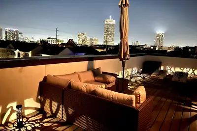 Image de 3222 sqft 3 Bedroom Townhous Amazing Rooftop View