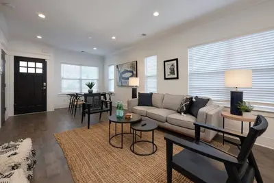 Image de 10 Mins To Broadway - Music City Modern Townhome