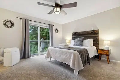 Image de Peaceful Mtn Haven with Fireplace & Views