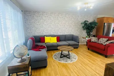 Image de Entire modern house in a quiet neighbourhood