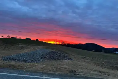 Image de Elk Knob Escape ~ Cozy tiny cabin with an incredible view!