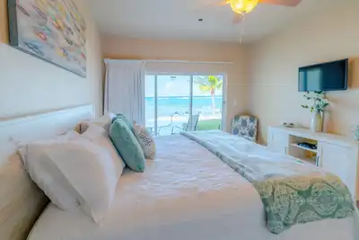 Image de Summer Discounted! Beachfront Oasis/Steps to Beach/Beautiful Views!