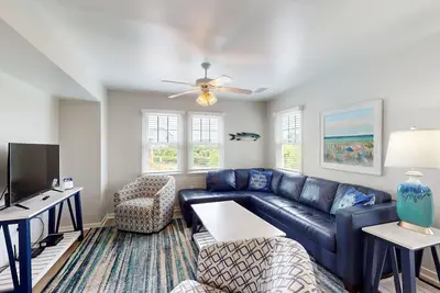 Image de Oceanside, dog-friendly townhouse with shared pool, Ac, WiFi, & private W/D