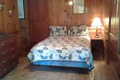 Image de Five Points~Lake Hamilton: Cabin#5 ~ 2 Story, 2br w/Queen Beds, Futon in Lr, Full Kitchen, Breakfast \"Fixins\" Provided, Great Lake View