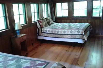 Image de Five Points~Lake Hamilton: Cabin#B ~ 1br w/2 Queen Beds, Futon in Lr, Full Kitchen, Breakfast \"Fixins\" Provided, Handicap Accessible w/Wheelchair Ramp
