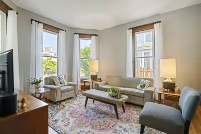 Image de Historic Downtown Home with Mid Century Flair