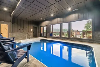 Image de Private Indoor Heated Pool, Mtn Views, Hot Tub, Fire Pit, Location, Fast Wifi