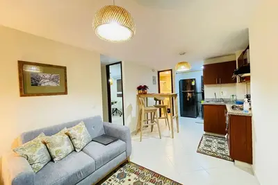 Image de Beautiful 2 Bedroom +office with wall to wall desk