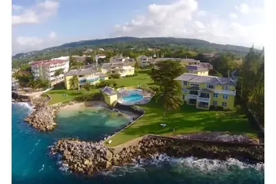 Image de The Cozy House Two, 3 Bedroom Beach Front