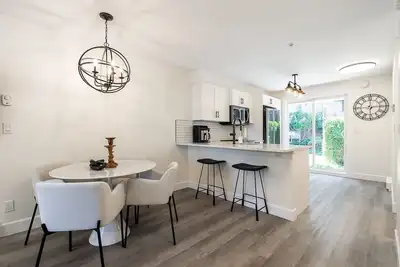 Image de Executive townhome in downtown Langley