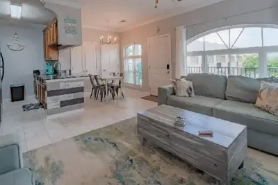 Image de Lovely 2 Bedroom Condo with a Pool and Beach View