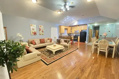 Image de Luxury private apt/free wifi/ Prkng/ Close to Nyc