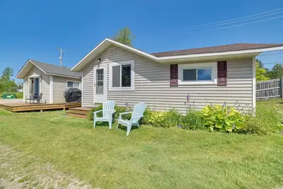 Image de Charming Tiny Cottage 5 w\/ Crooked Lake Access!