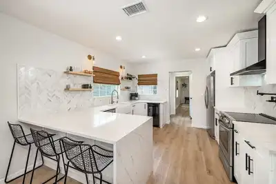 Image de Clean & Centrally located to Busch Gardens Usf Tampa Zoo Family & Pet Friendly
