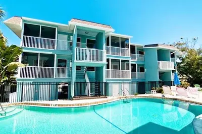 Image de 1 Block From Beautiful Bradenton Beach, Restaurants, shops, and Fishing Pier!