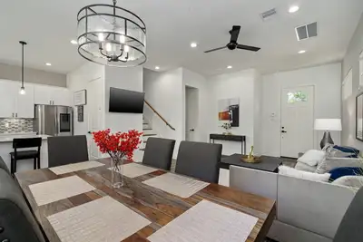 Image de The Oasis - Modern 3br Near Downtown - Med Center - Stadiums